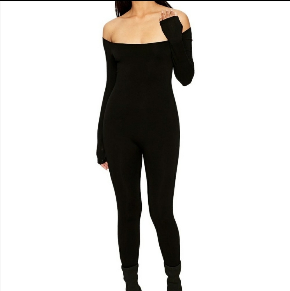 Black • Off the shoulders jumpsuit